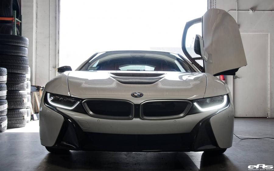  BMW i8 in White by EAS 2016 года  (фото 13 из 18)